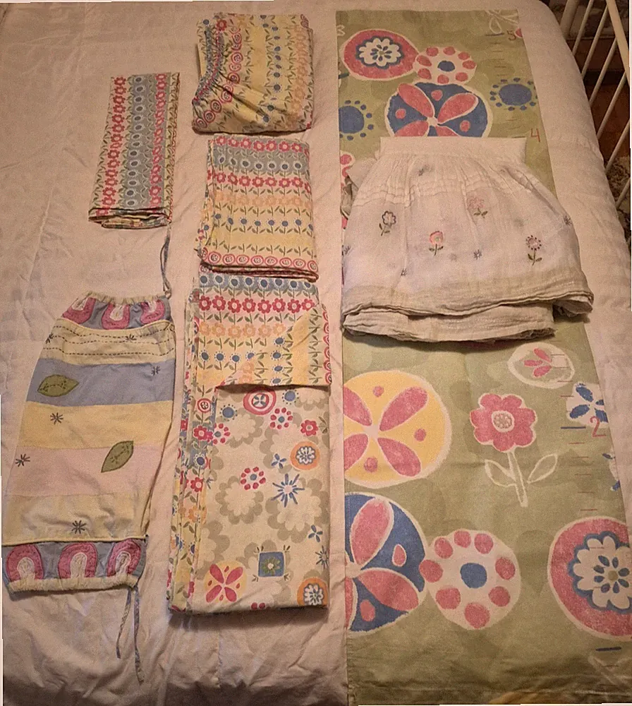 Pottery Barn Kids Twin 5 Piece Flower Bedding Set with 2 bonus pieces-Preowned